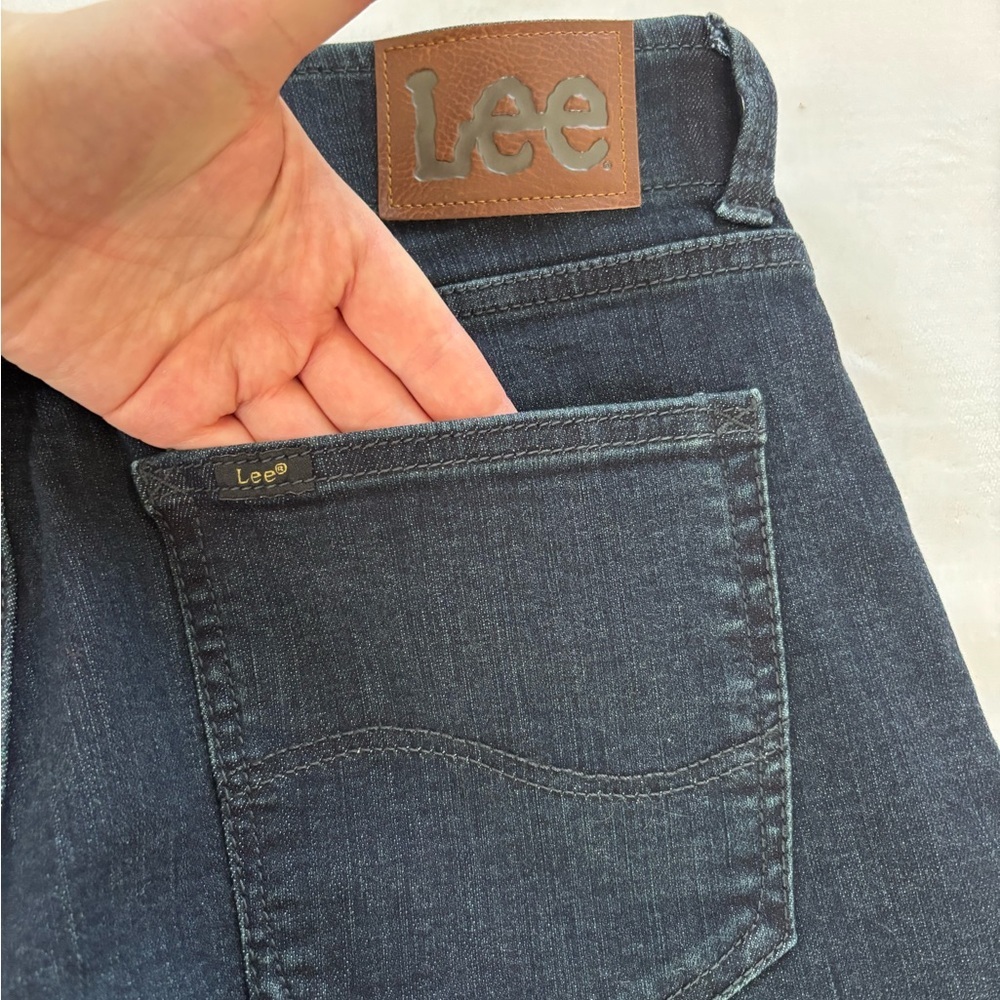 New Lee Men’s Extreme Motion Slim Fit Straight Leg Jeans 32x32 Dark Wash - Picture 13 of 16